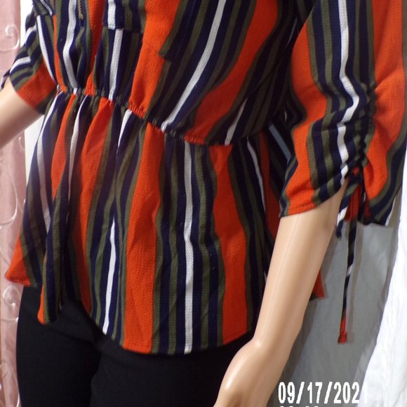 Business Casual Blouse with Zipper (M) - Picture 4 of 6